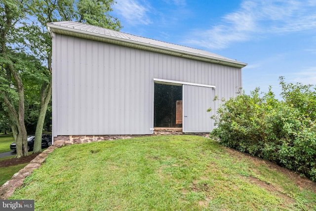 view of outbuilding with a yard