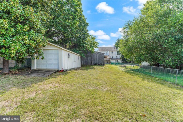 view of yard with an outbuilding and a garage