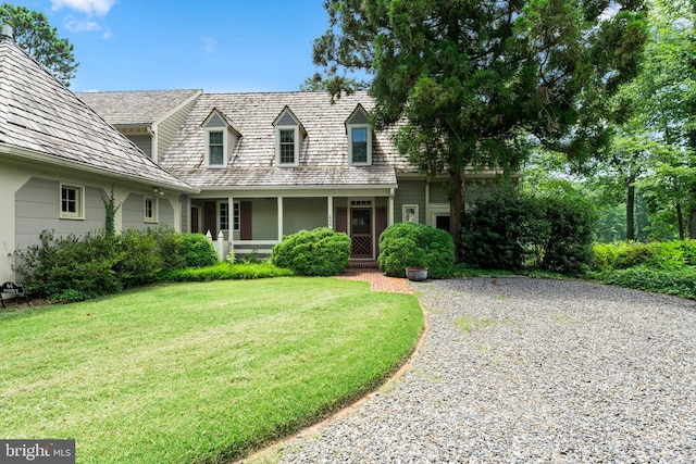 new england style home with a front lawn