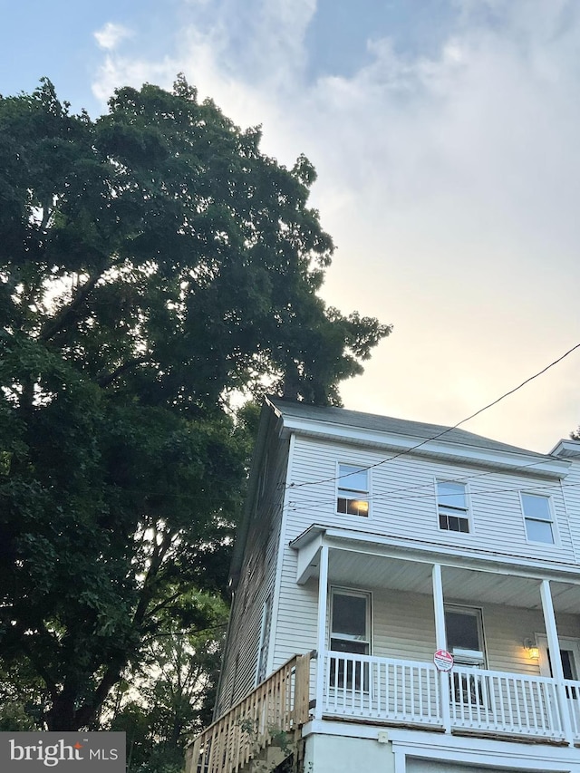 view of front of property with covered porch