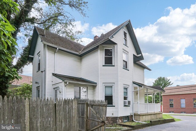 view of front of property