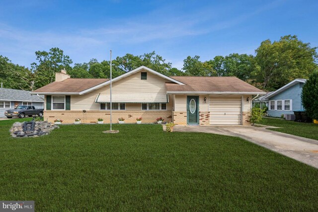 view of front of property with a front lawn