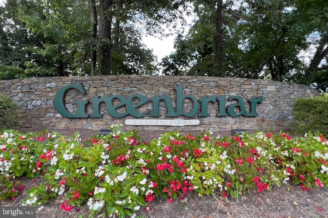 view of community / neighborhood sign