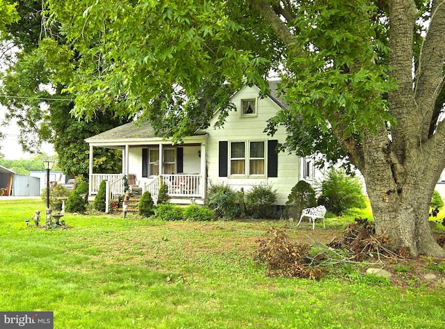 view of front facade with a porch and a front yard