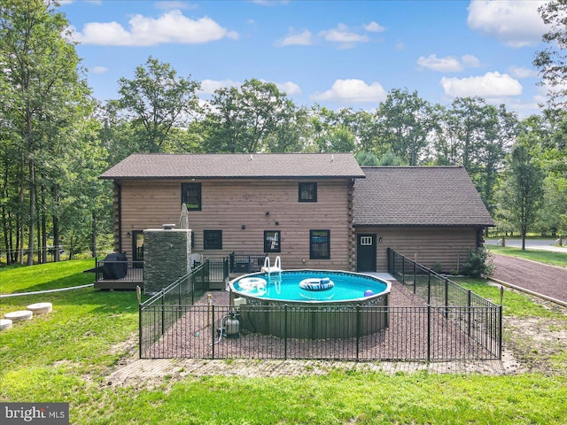 view of swimming pool featuring a lawn