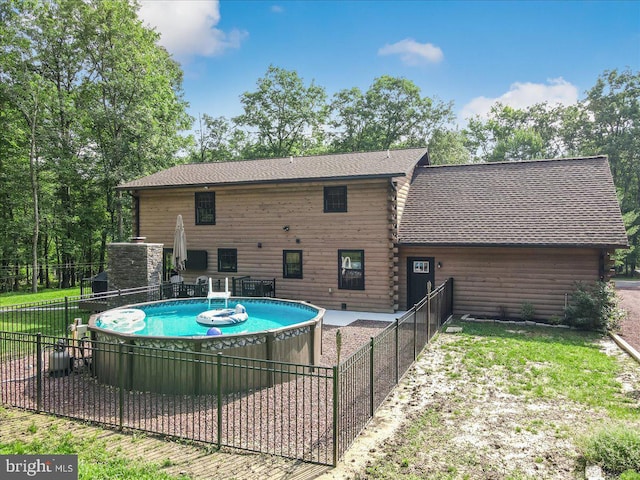 view of swimming pool