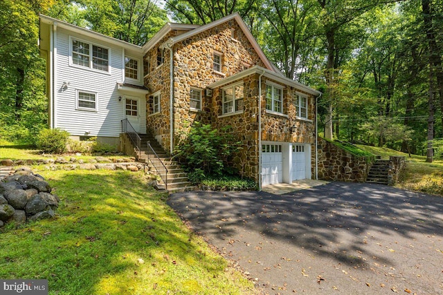 view of front facade featuring a garage