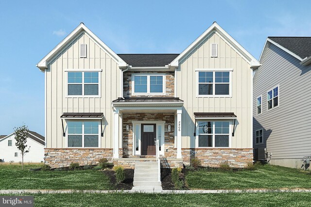 view of front of house featuring a front lawn