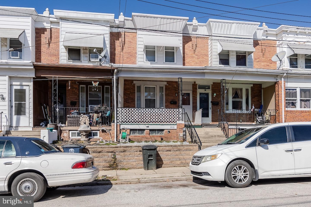 townhome / multi-family property with a porch