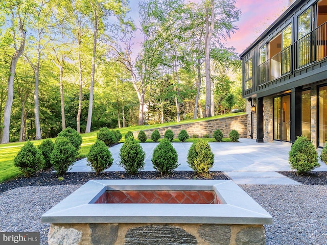 607 W Gravers Ln, Philadelphia, PA 19118 - view of yard featuring a patio