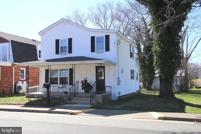 view of front of house with a front lawn