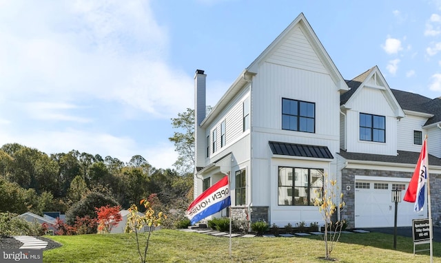 view of front facade featuring a garage and a front lawn