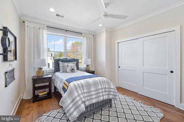 living room featuring light hardwood / wood-style flooring and plenty of natural light