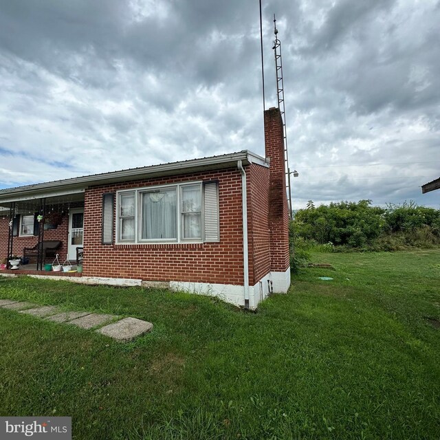 view of side of home featuring a yard