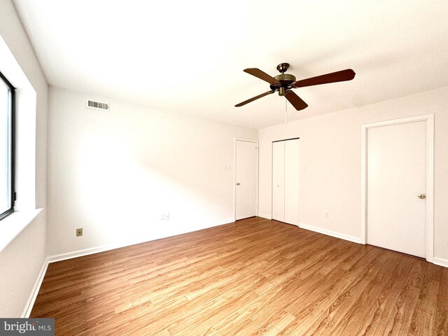 spare room featuring plenty of natural light, light wood-type flooring, and ceiling fan