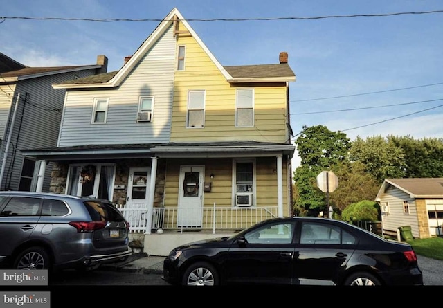 view of front of property featuring a porch