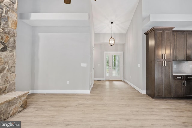 entrance foyer featuring light hardwood / wood-style floors and ceiling fan