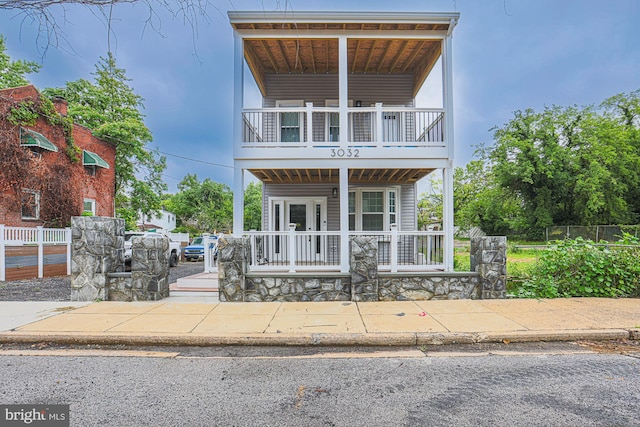 view of front facade featuring a balcony and a porch