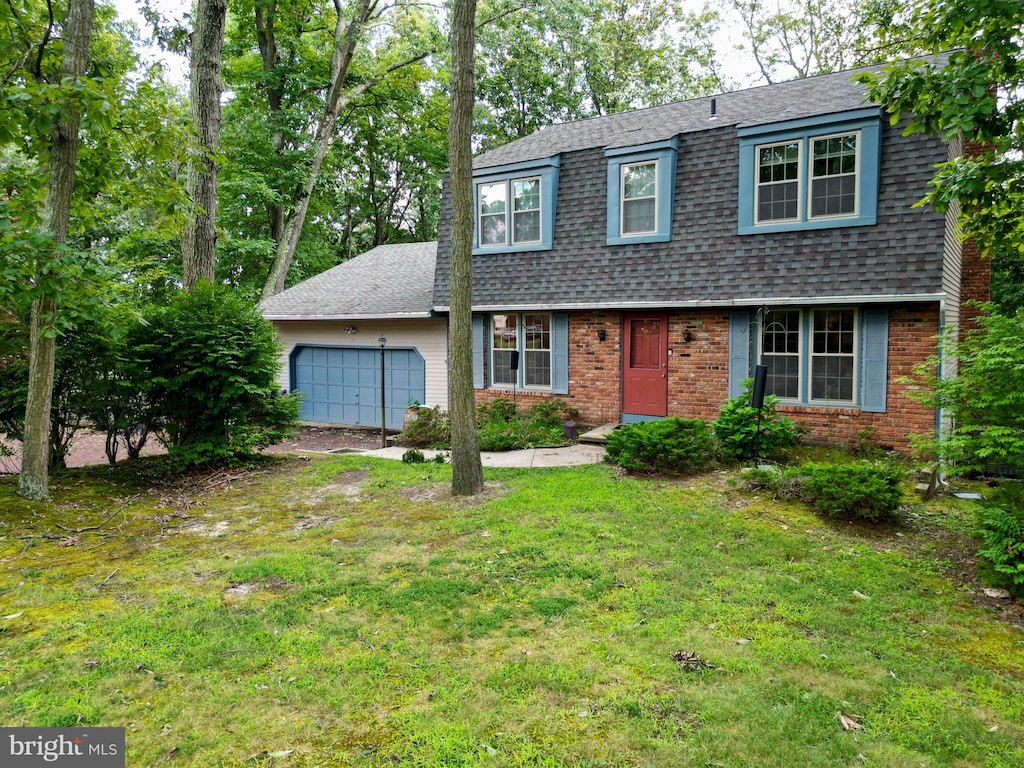 view of front facade with a garage and a front lawn