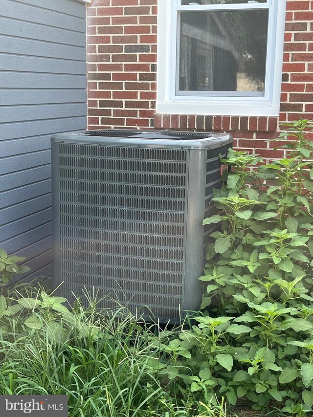 exterior details with central AC