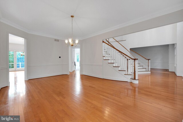 living room featuring light wood-type flooring and crown molding