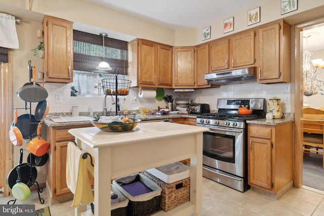 kitchen featuring hanging light fixtures, stainless steel range with gas cooktop, decorative backsplash, and a chandelier