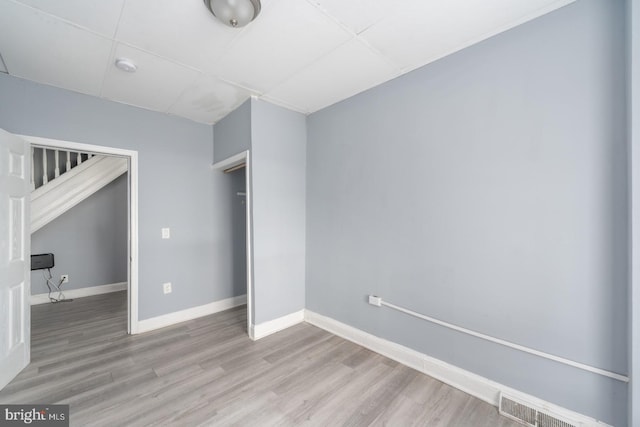 unfurnished bedroom featuring light hardwood / wood-style floors and a closet