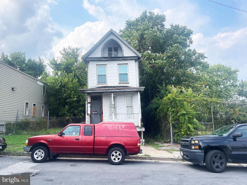 view of front of house