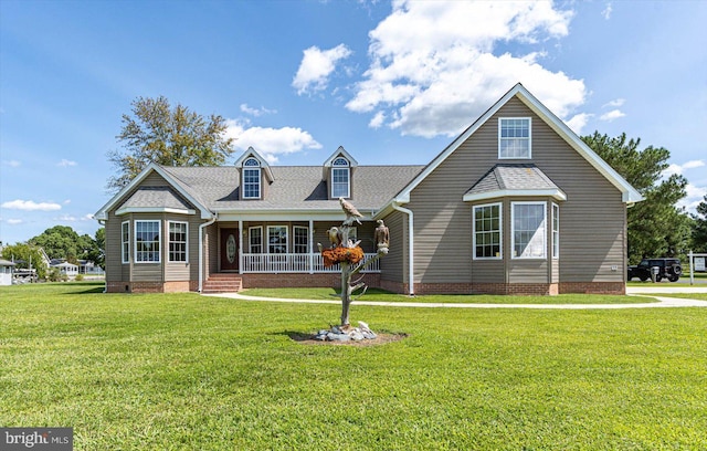 view of front facade featuring a porch and a front lawn