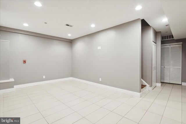 full bathroom featuring tile walls, toilet, vanity, and tiled shower / bath