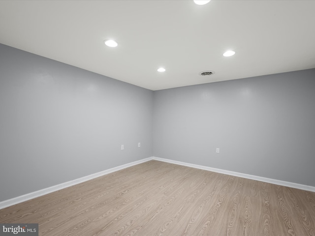 unfurnished room with visible vents, recessed lighting, light wood-style floors, and baseboards