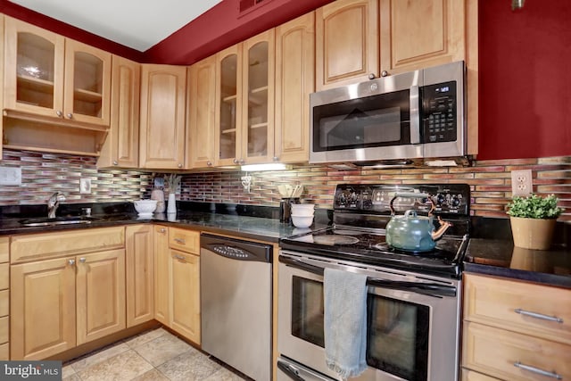 kitchen with tasteful backsplash, stainless steel appliances, sink, and light brown cabinets