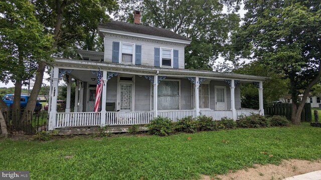 view of front of house featuring a porch and a front yard