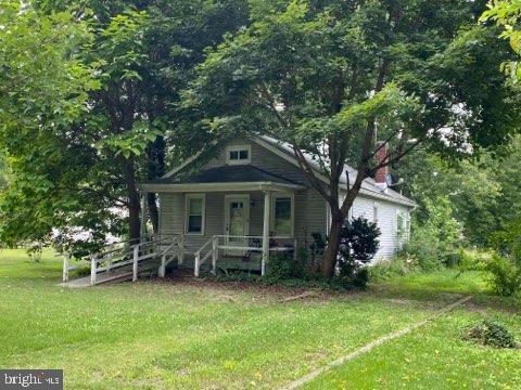 bungalow featuring a front lawn and a porch