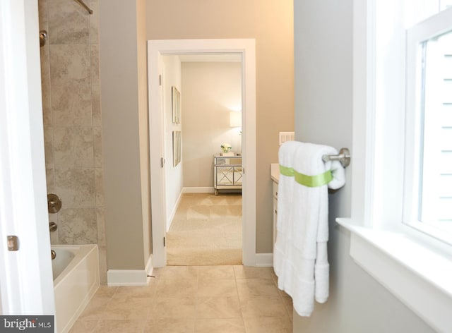 bathroom with tiled shower / bath