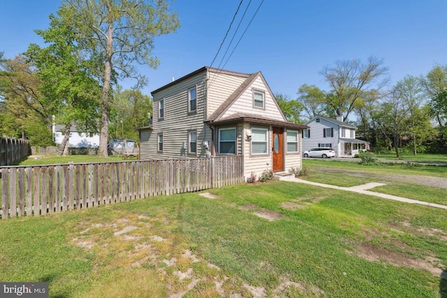 view of front of house with a front lawn