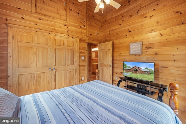 bedroom featuring ceiling fan