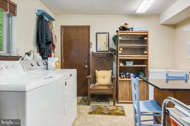 washroom featuring washing machine and clothes dryer