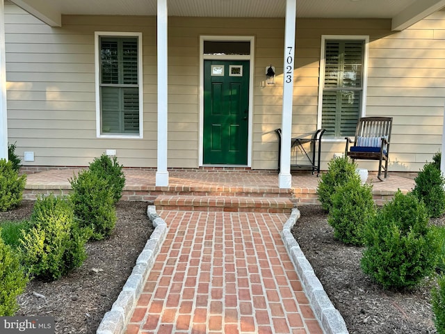 entrance to property featuring covered porch