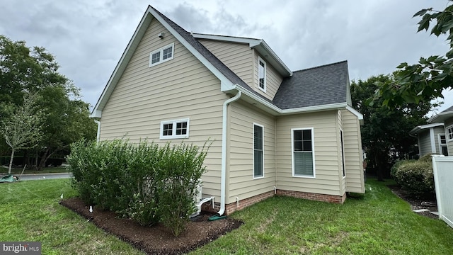 view of side of property featuring a lawn