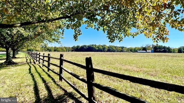 view of yard featuring a rural view