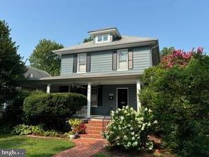 view of front property