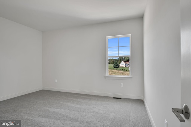 unfurnished room featuring carpet