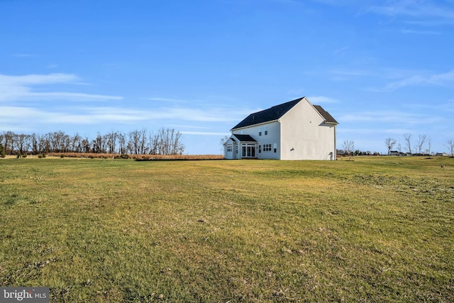 view of yard featuring a rural view