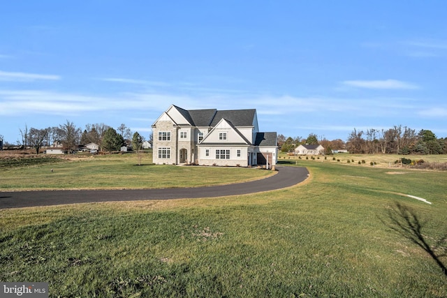 view of front of home featuring a front yard