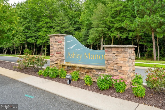 view of community / neighborhood sign