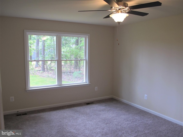 carpeted empty room featuring ceiling fan