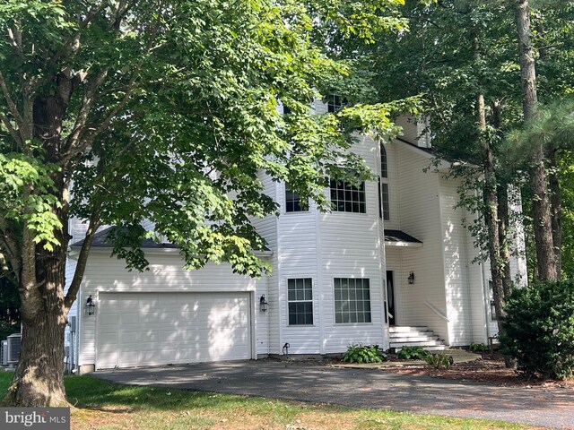 view of front facade with a garage