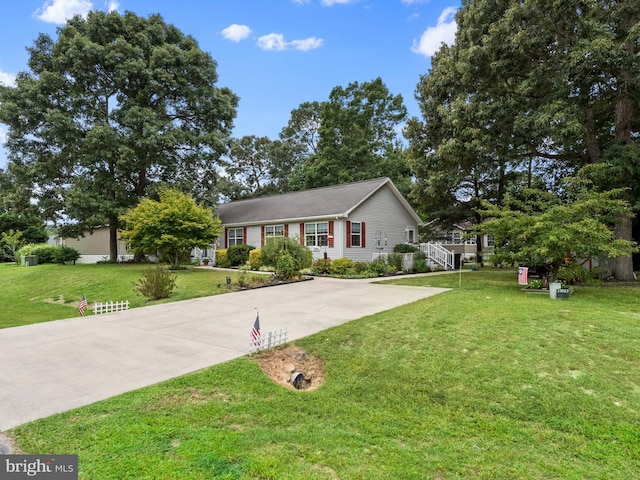 view of front of house featuring a front yard