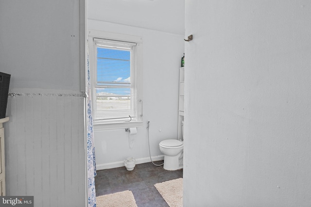 bathroom featuring toilet